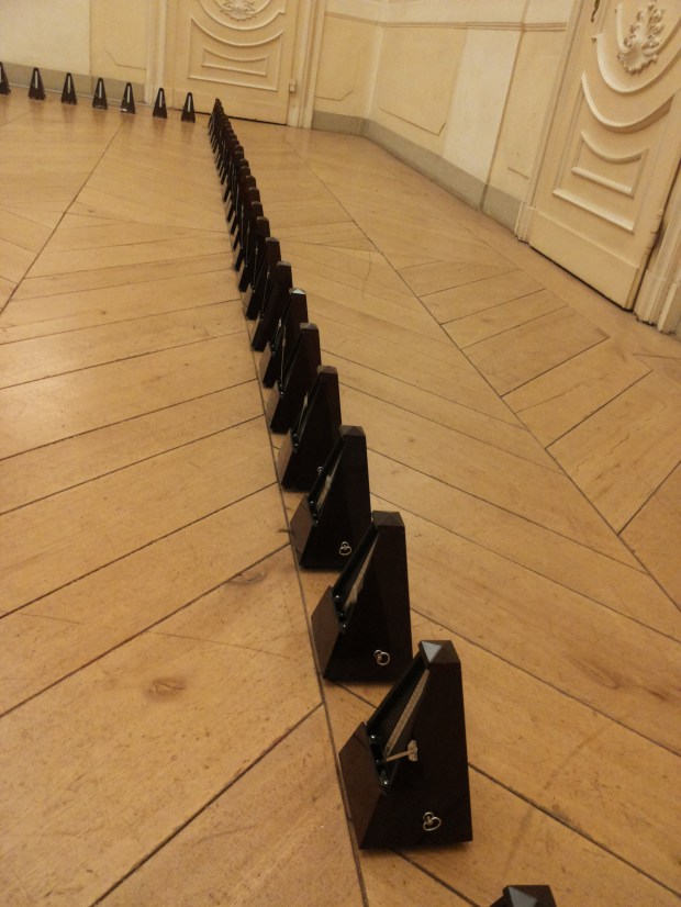 Martin Creed Work n. 112, Thirty nine metronomes beating time, one at every speed, 1995